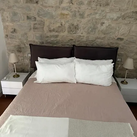 Di Ody * Pietra Montecorvino